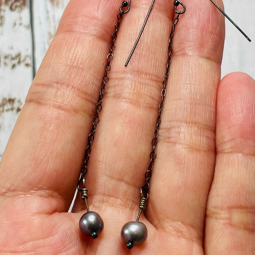 OOAK Purple Freshwater Pearl & Silver Chain Earrings - Picture 4 of 7